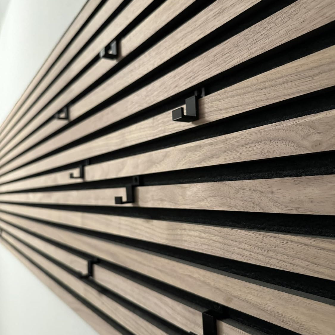 Kleiderhaken für Akustikpaneele mit Wandmontage – 4er Set inkl. Dübel & Schrauben – Horizontale Paneele – 13mm & 15mm – Garderobenhaken Lamellenwand (13 mm, Einzelhaken (4-teilig))