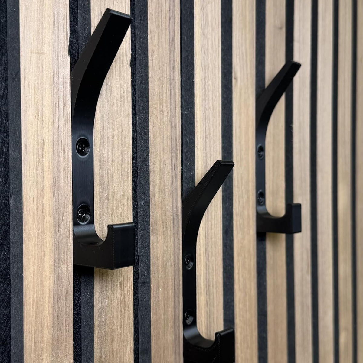 Doppelhaken für Akustikpaneele – Wandmontage mit Schrauben – Maximale Stabilität – 3er Set inkl. Schrauben & Dübel – 13mm & 15mm – Garderobenhaken Lamellenwand (13 mm, Doppelhaken)