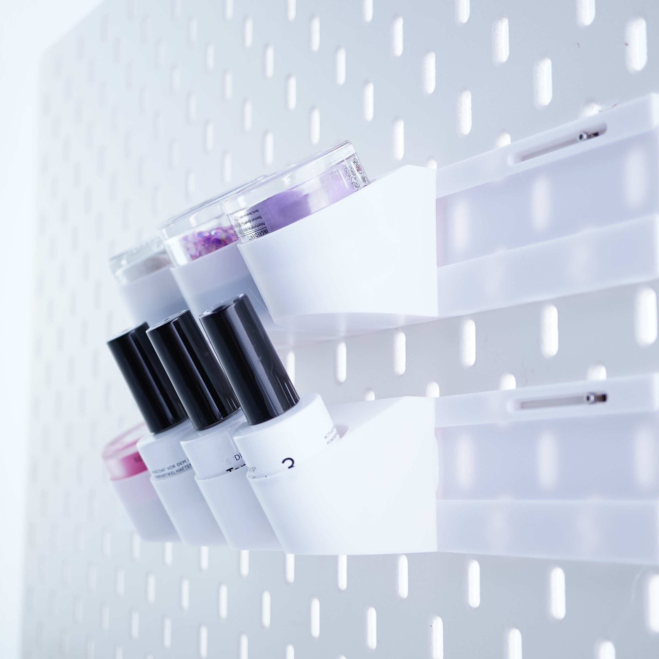 Pegboard Schiene – Modulares Rail System für Lochwände