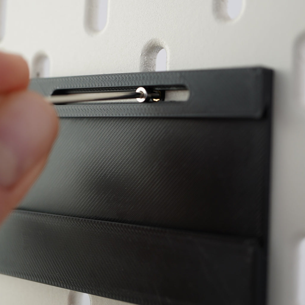 Pegboard Schiene – Modulares Rail System für Lochwände
